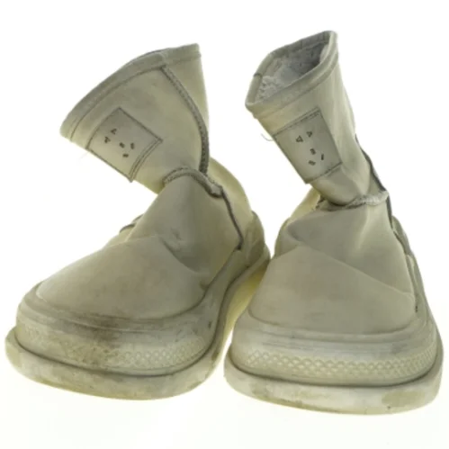 Brugte beige støvler (str. 36)