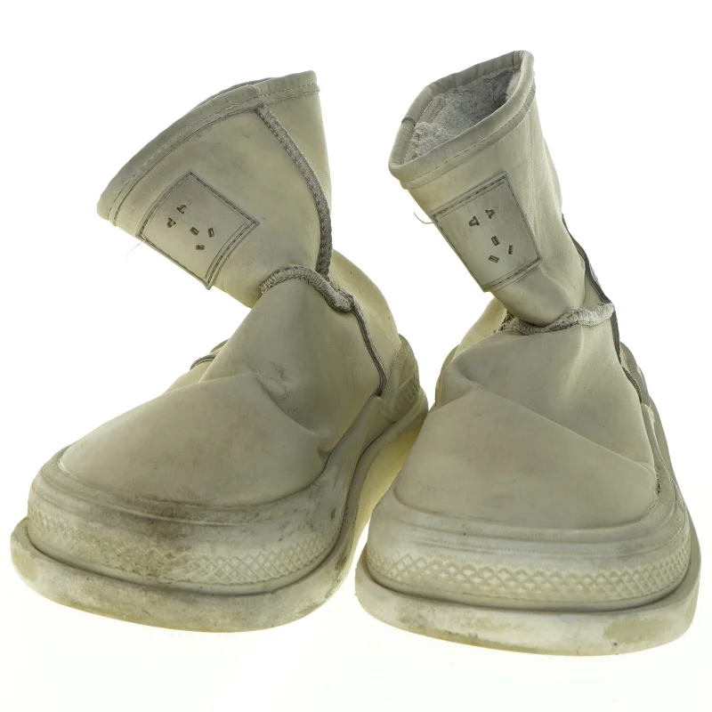 Brugte beige støvler (str. 36)