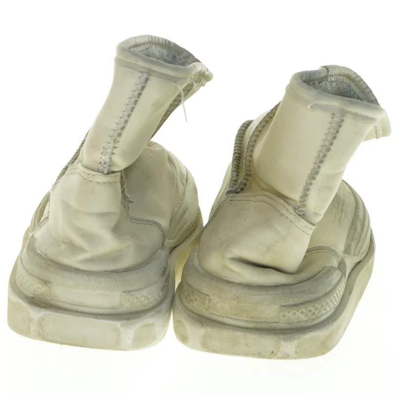 Brugte beige støvler (str. 36)