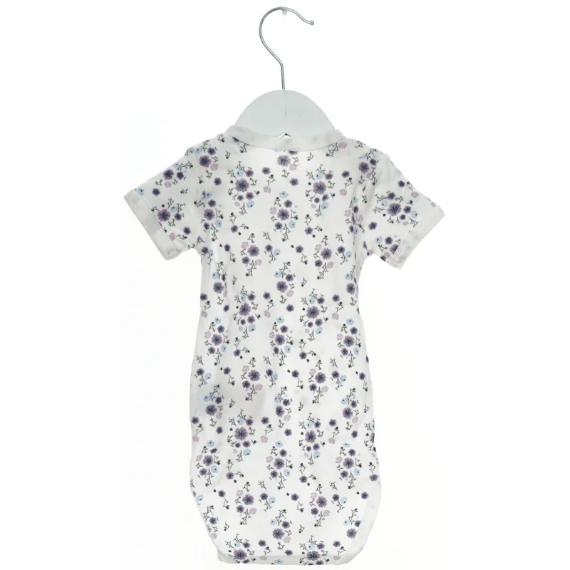 Blomsterbodystocking til baby fra Name It (str. 68)