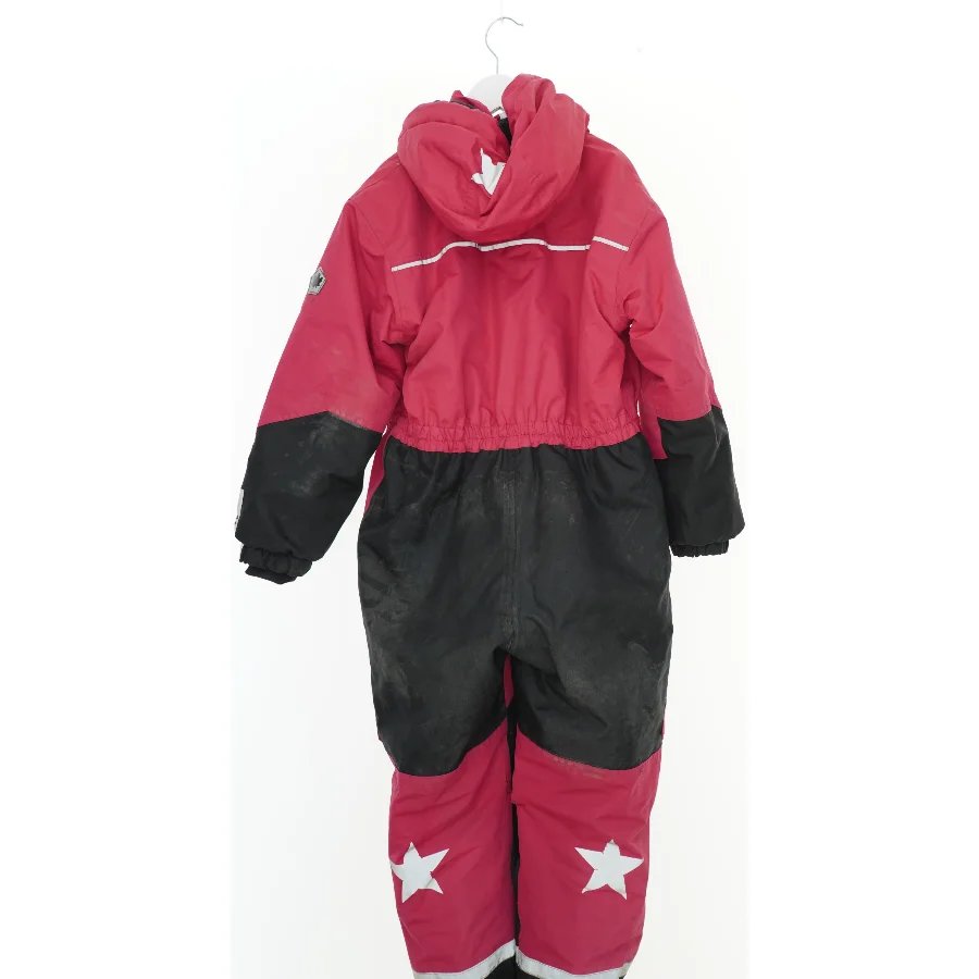 Vinterflyverdragt med hætte fra We Make Sport Alive (str. 128)