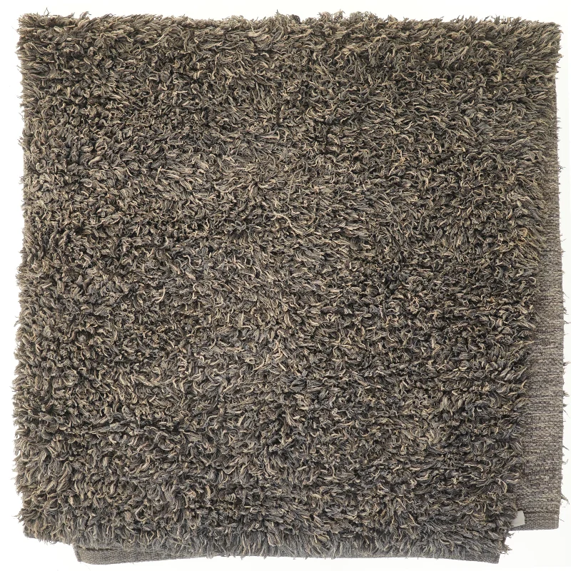 Rektangel gråt kludetæppe (str. 137x65 cm)