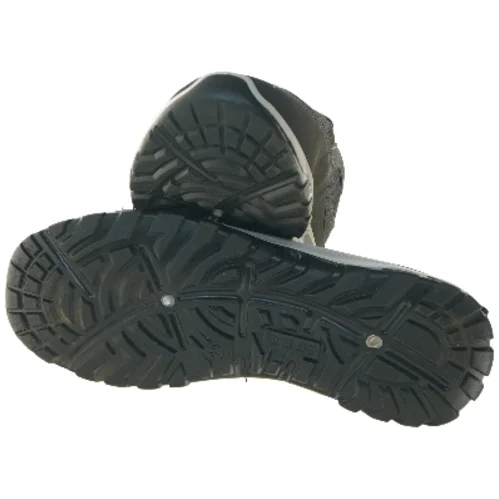 Sportssko i sort, str. 44 (str. 44 )