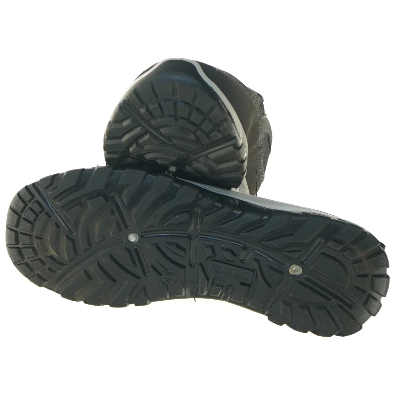 Sportssko i sort, str. 44 (str. 44 )