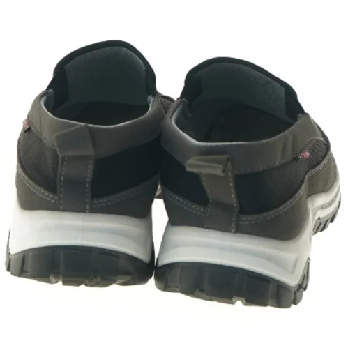 Sportssko i sort, str. 44 (str. 44 )