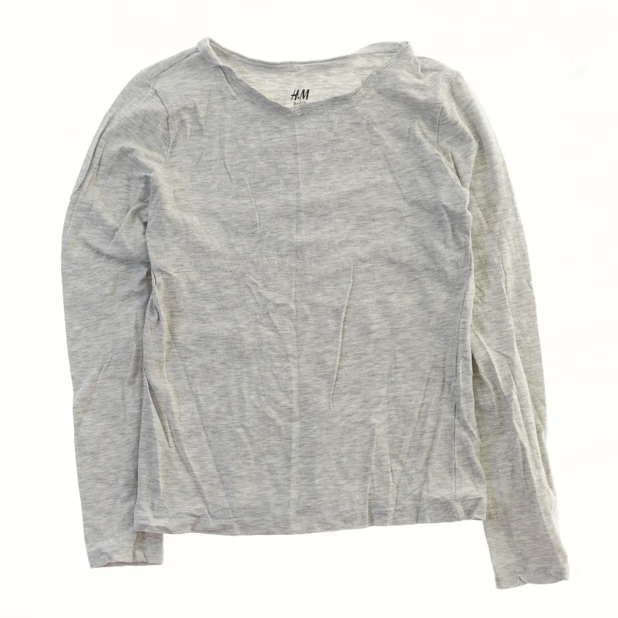 Langærmet grå T-shirt fra H&M (str. 134)