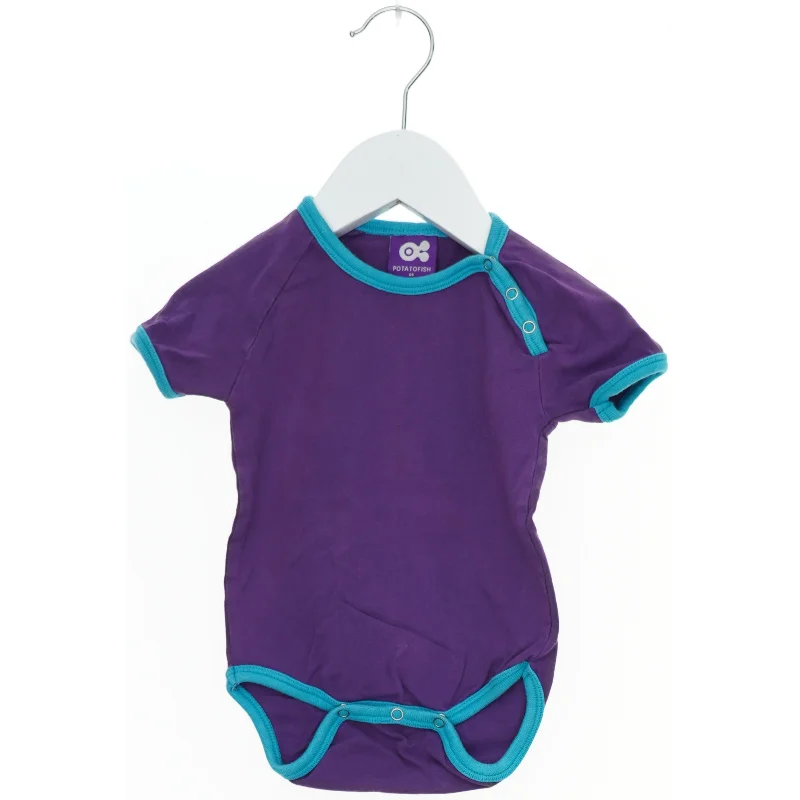 Kortærmet bodystocking til baby fra Potatofish (str. 68)