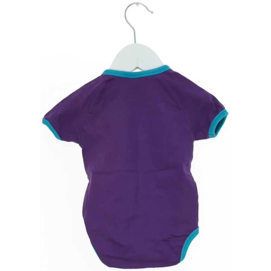 Kortærmet bodystocking til baby fra Potatofish (str. 68)