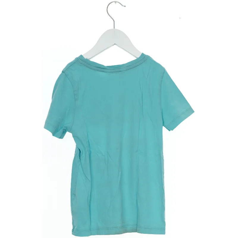 Blå T-shirt med hajmotiv fra H&M (str. 122)