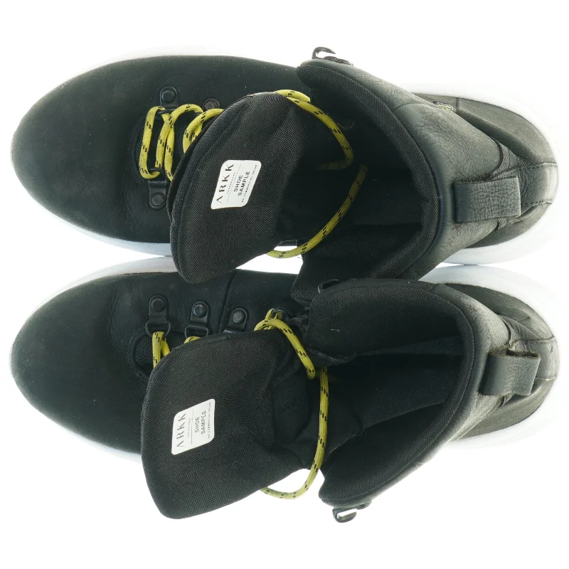 Sorte sneakers med højt skaft fra Arkk (str. 30 cm lang)