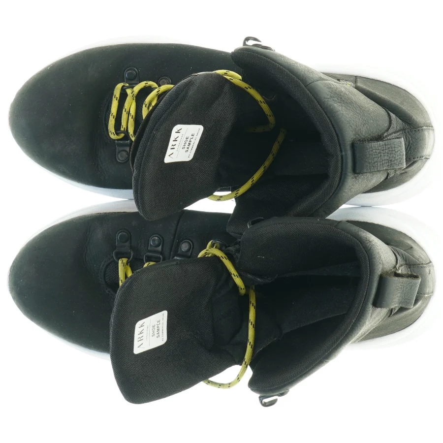 Sorte sneakers med højt skaft fra Arkk (str. 30 cm lang)