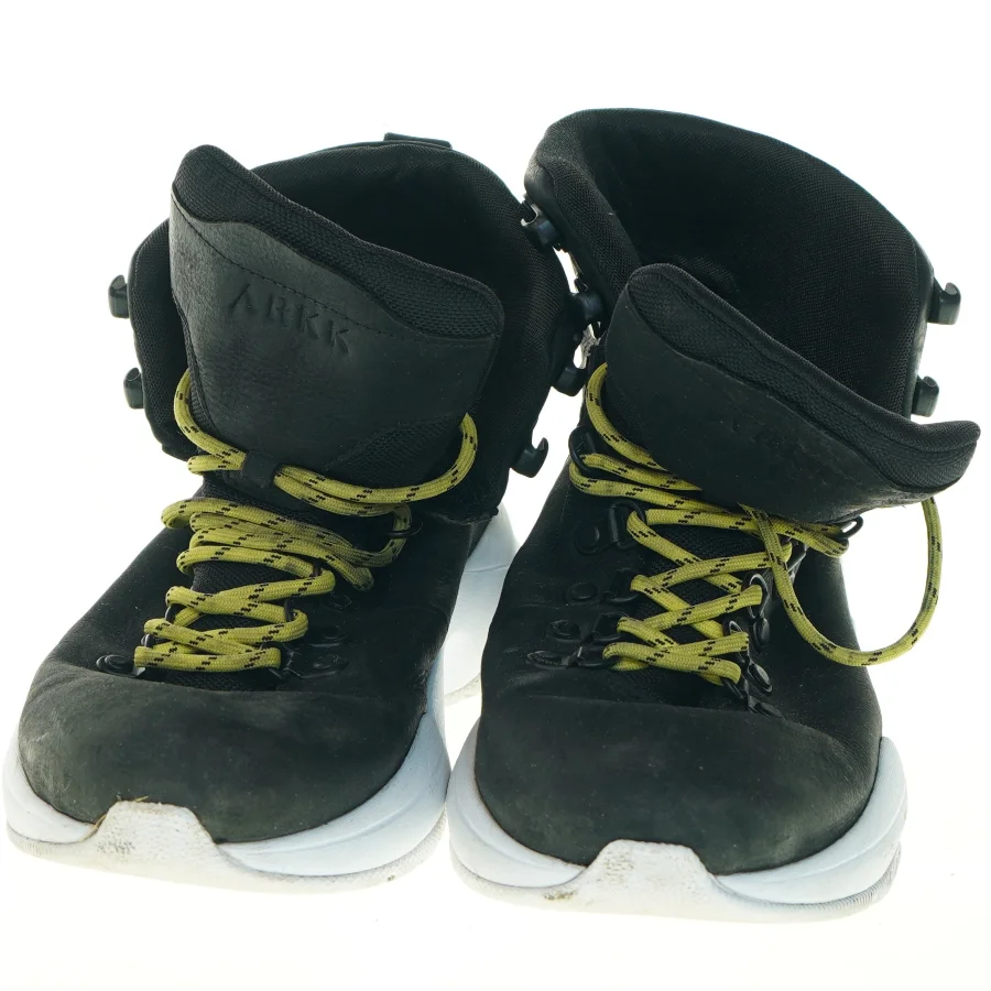 Sorte sneakers med højt skaft fra Arkk (str. 30 cm lang)