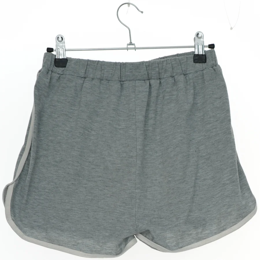 Grå shorts med teksten 'California USA' fra SHEIN  (str. 170)