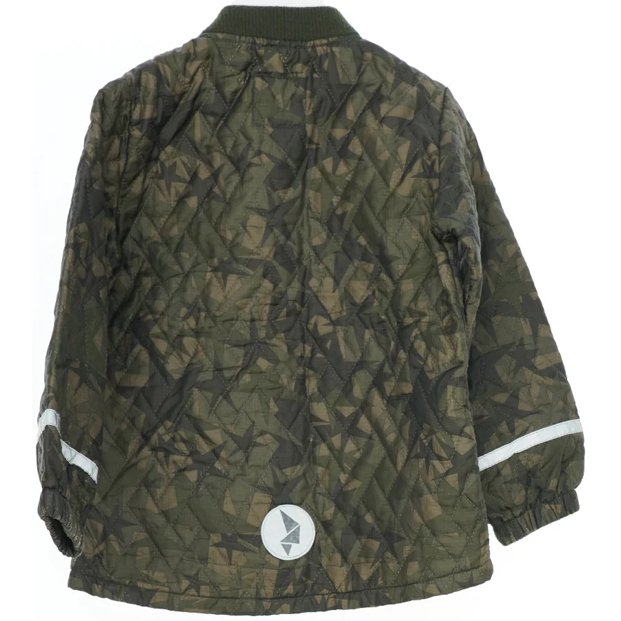 Termojakke i camouflage mønster fra Base Camp (str. 116)