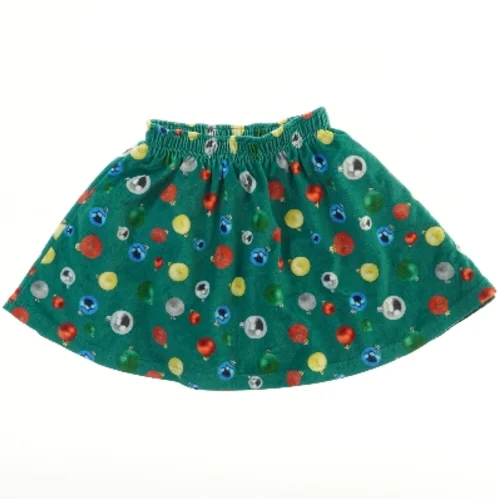 Julemotiv Børnenederdel med farverige ornamenter fra VRS (str. 116)