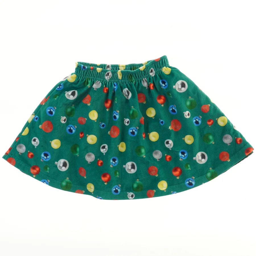 Julemotiv Børnenederdel med farverige ornamenter fra VRS (str. 116)