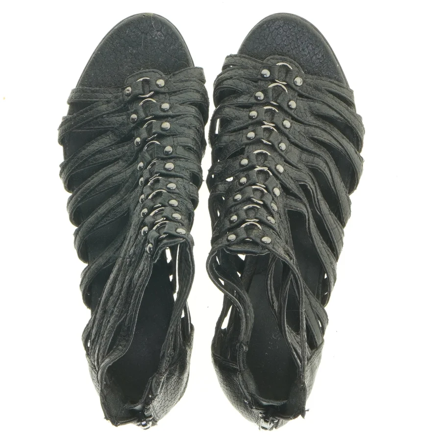 Sorte sandaler med kilehæl (str. 37 )