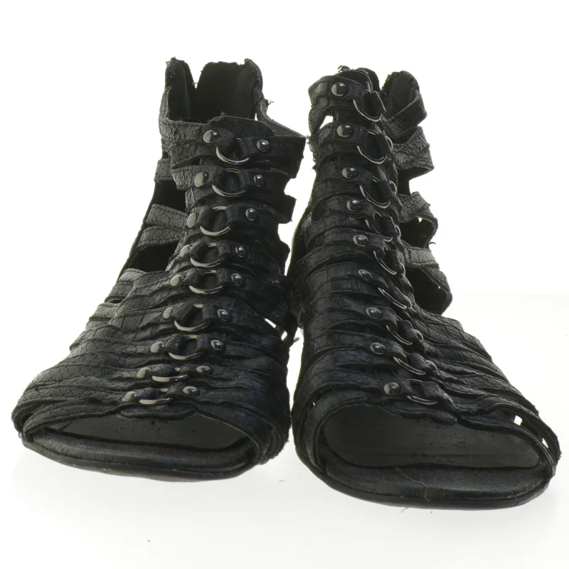 Sorte sandaler med kilehæl (str. 37 )