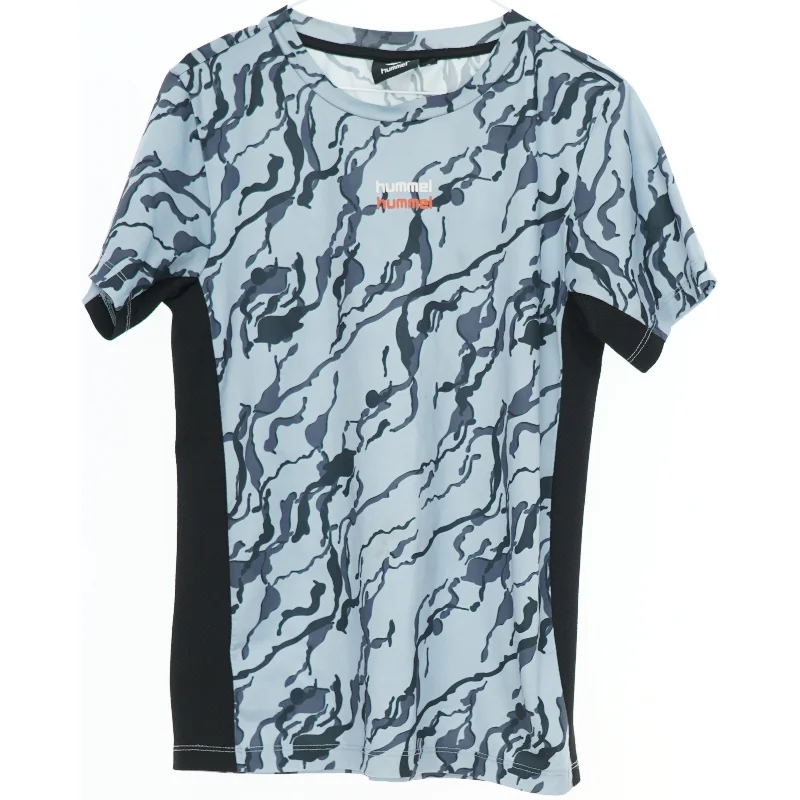 Kortærmet T-shirt med mønster fra Hummel (str. 140)