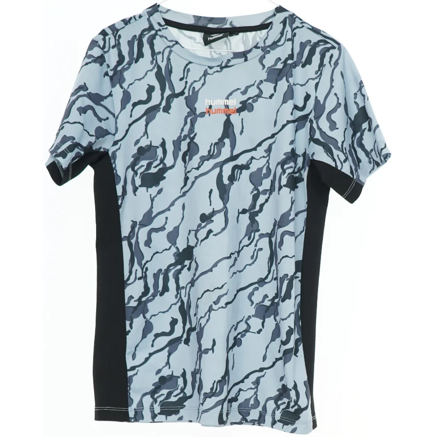 Kortærmet T-shirt med mønster fra Hummel (str. 140)