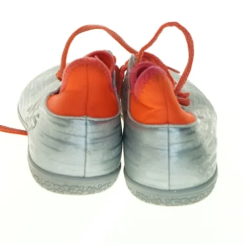 Brugte trænings sko fra Adidas (str. 42 2/3)