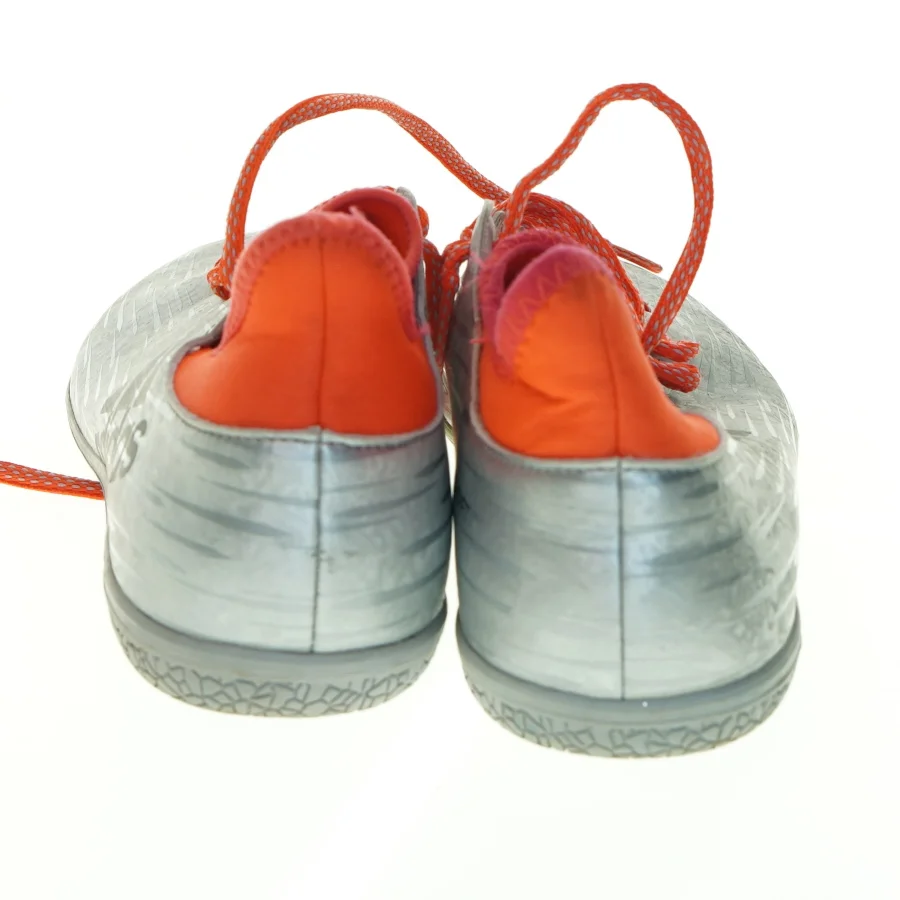 Brugte trænings sko fra Adidas (str. 42 2/3)