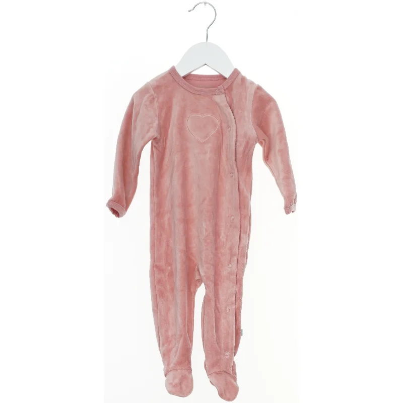 Lyserød heldragt til baby fra Friends (str. 68)