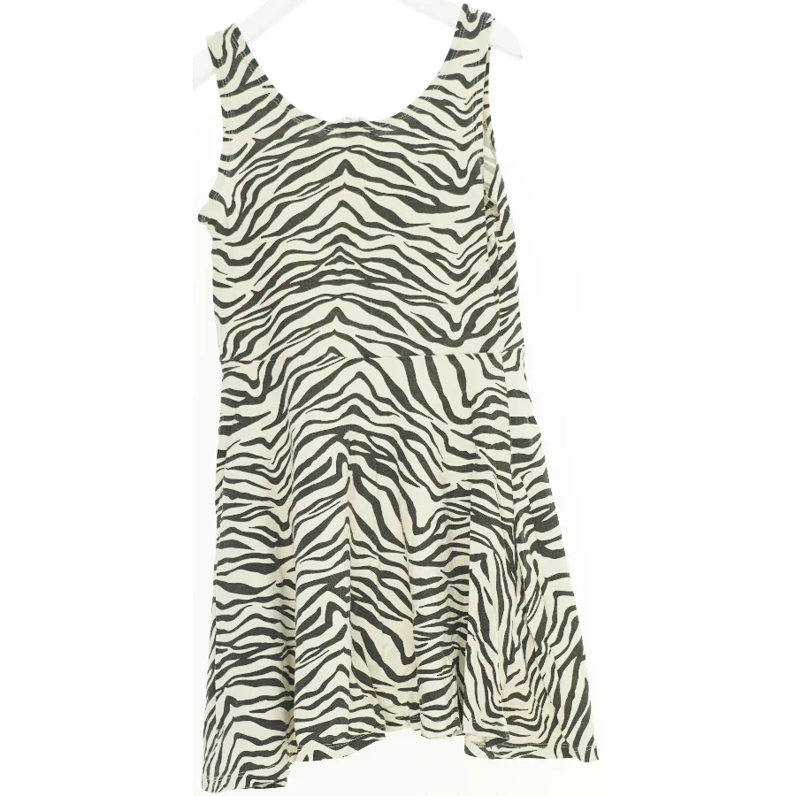 Kjole fra H&M (str. 146 cm)