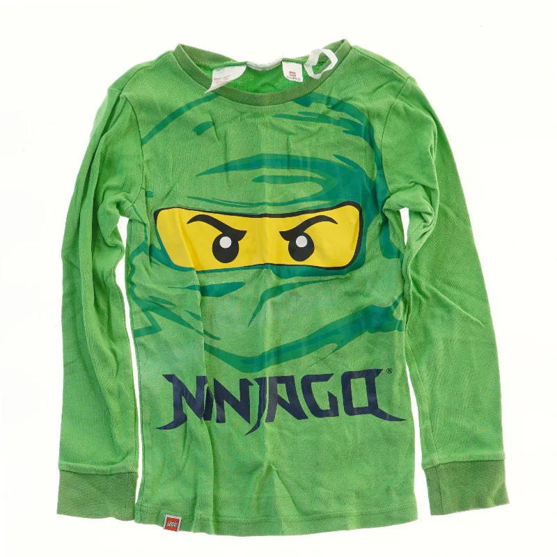 Langærmet T-shirt med Ninjago print fra Lego (str. 104)