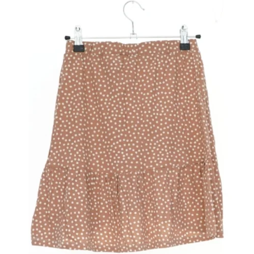 Prikket nederdel fra H&M (str. 158)