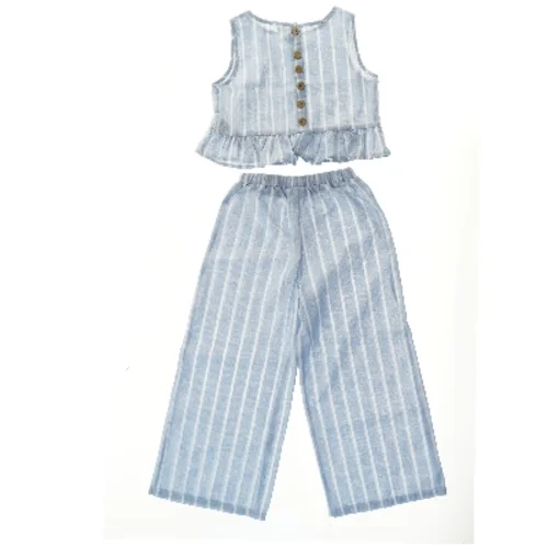 Sommerdragt i lyseblå striber fra SHEIN  (str. 128)