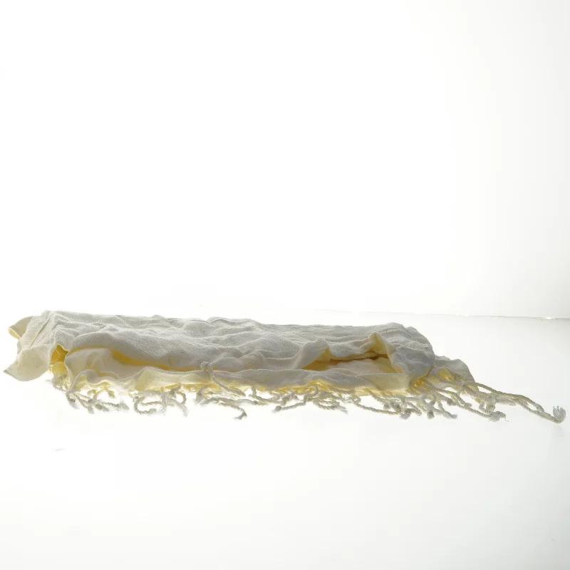 Beige tørklæde med frynser (str. 70x160 cm)