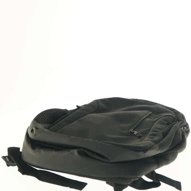 Sort rygsæk (str. 45x36 cm)