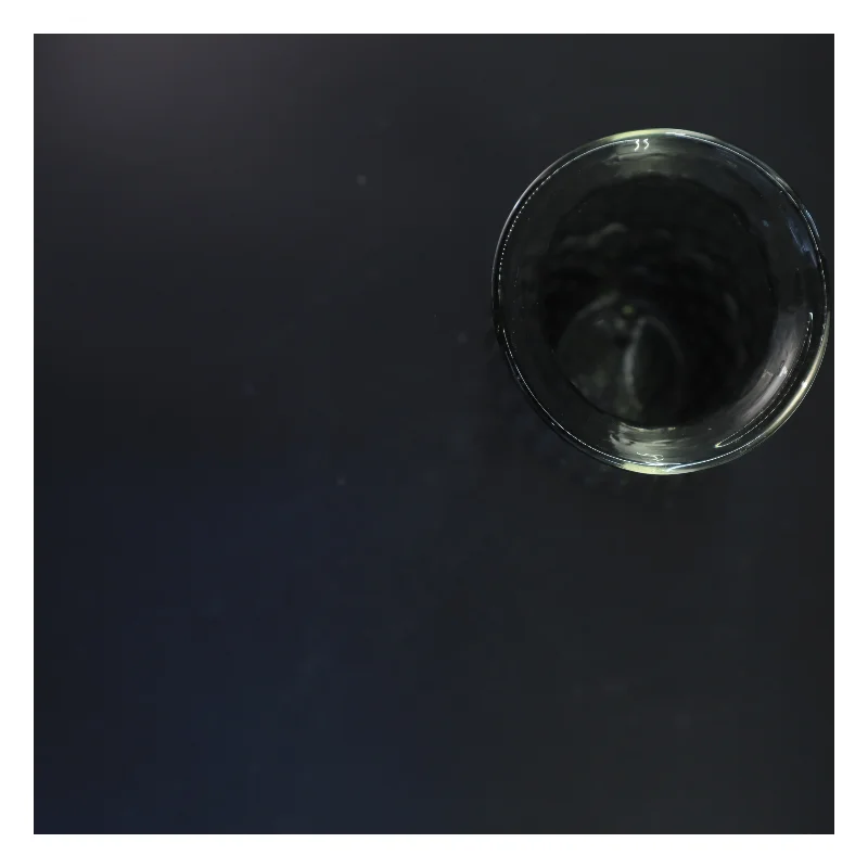 Glasvase med diamantmønster (str. 43x10 cm)