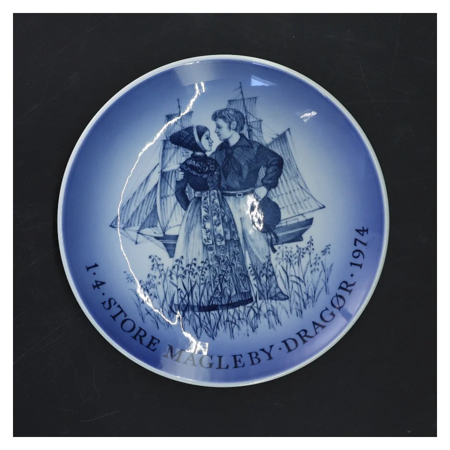 Porcelænsplade til væg fra Royal Copenhagen (str. Ø 18,5 cm)