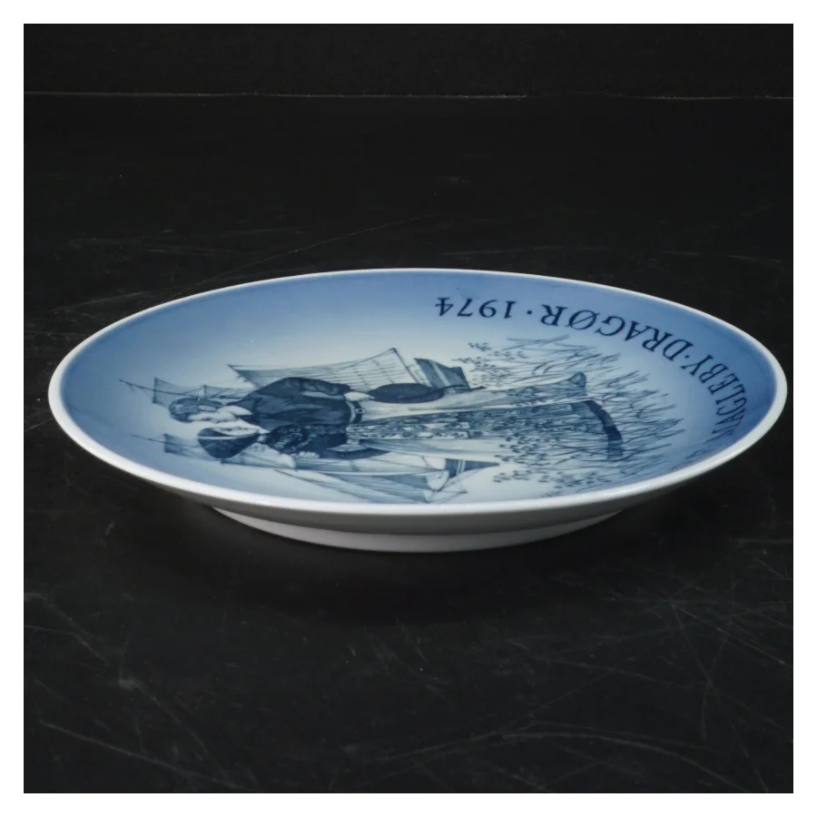 Porcelænsplade til væg fra Royal Copenhagen (str. Ø 18,5 cm)