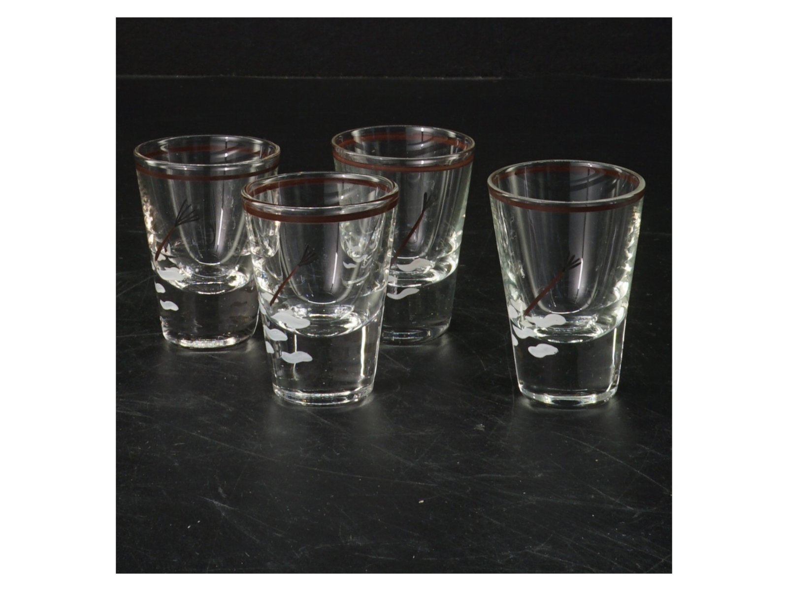 Sæt med 4 glas (str. 4 styk. ø. 4,5 cm. længde, 6 cm)