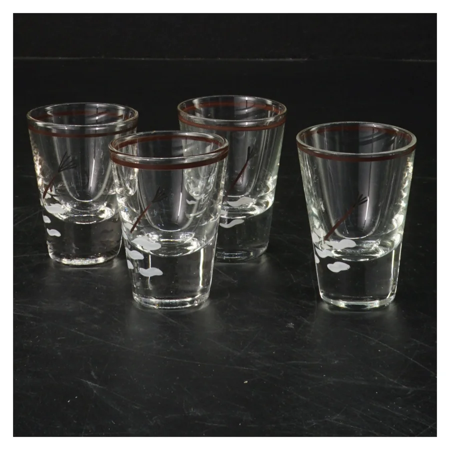 Sæt med 4 glas (str. 4 styk. ø. 4,5 cm. længde, 6 cm)