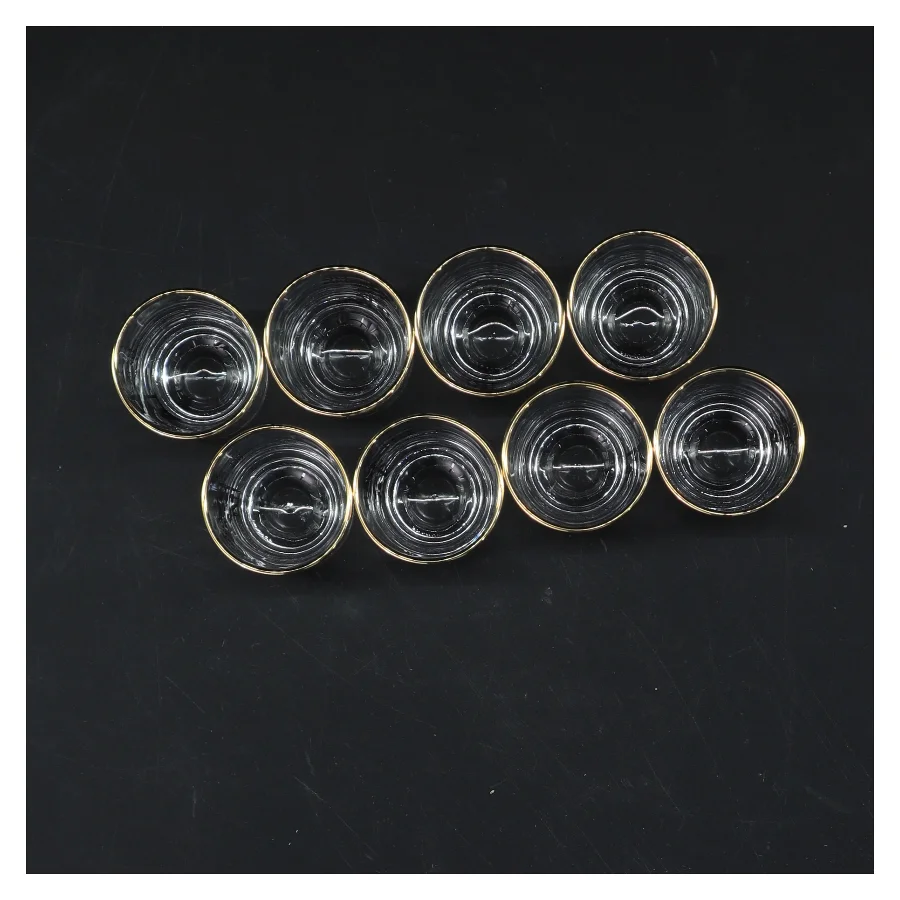 Drikkeglas med guldkant (str. 8 styk. y. 4 cm længde. 4,5 cm)