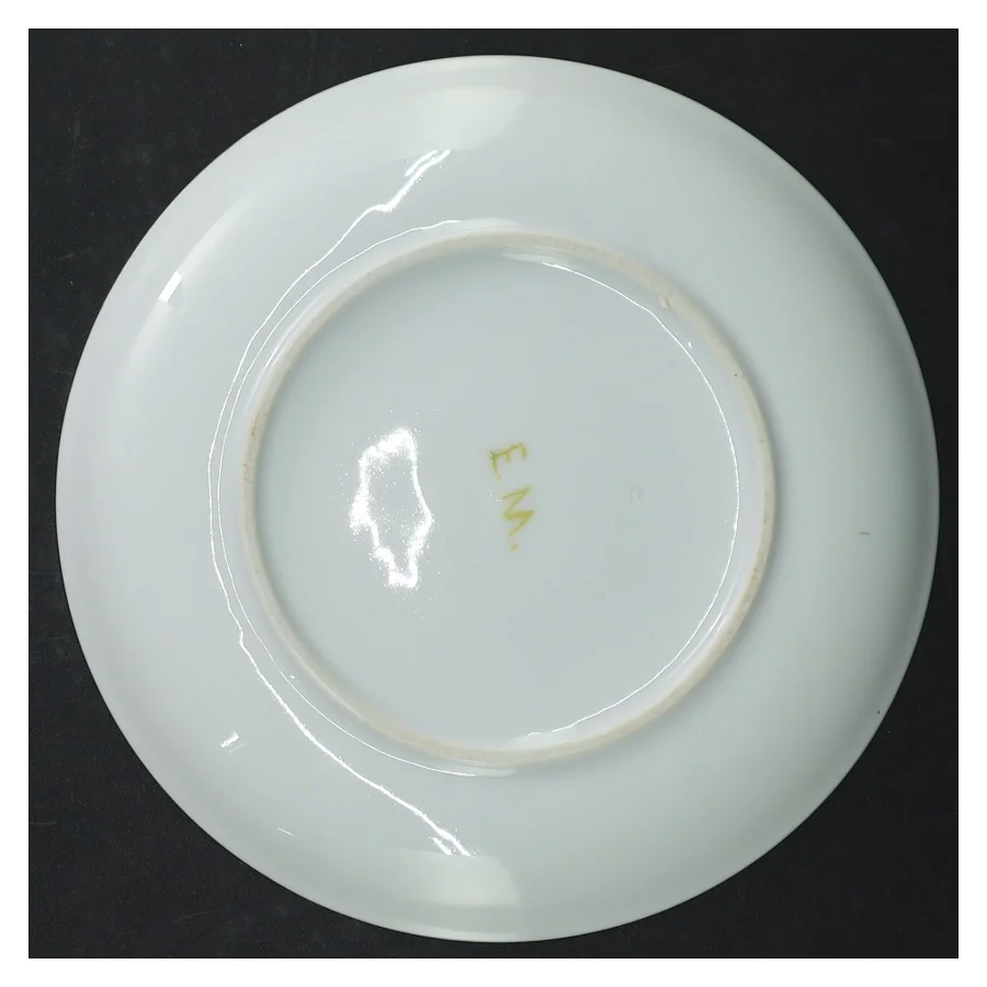 Dekorativ porcelænstallerken med fuglemotiv fra E. M. (str. Ø. 17 cm)