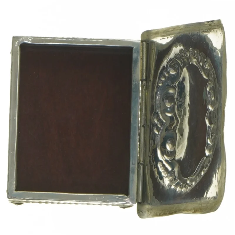 Smykkeskrin i metal (str. 9x7,5x3 cm)
