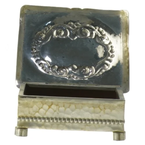 Smykkeskrin i metal (str. 9x7,5x3 cm)