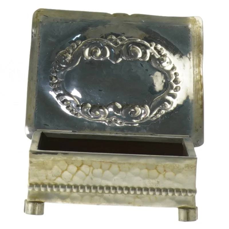 Smykkeskrin i metal (str. 9x7,5x3 cm)