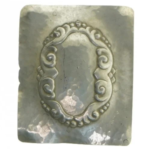 Smykkeskrin i metal (str. 9x7,5x3 cm)