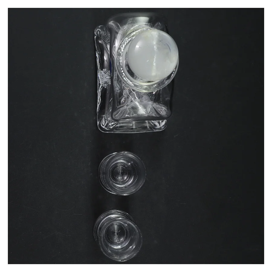 Klukflaske med snapseglas fra Royal Copenhagen (str. H. 22 cm)