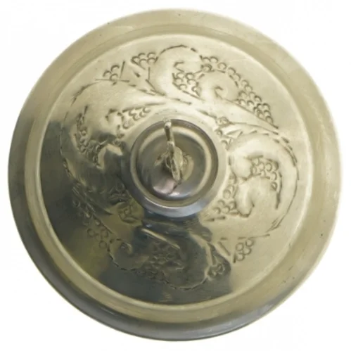 Forgyldt skål med låg og dekorative udskæringer (str. Ø 12 cm)