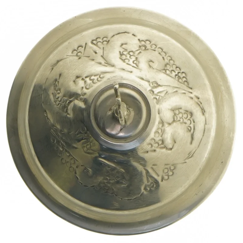 Forgyldt skål med låg og dekorative udskæringer (str. Ø 12 cm)