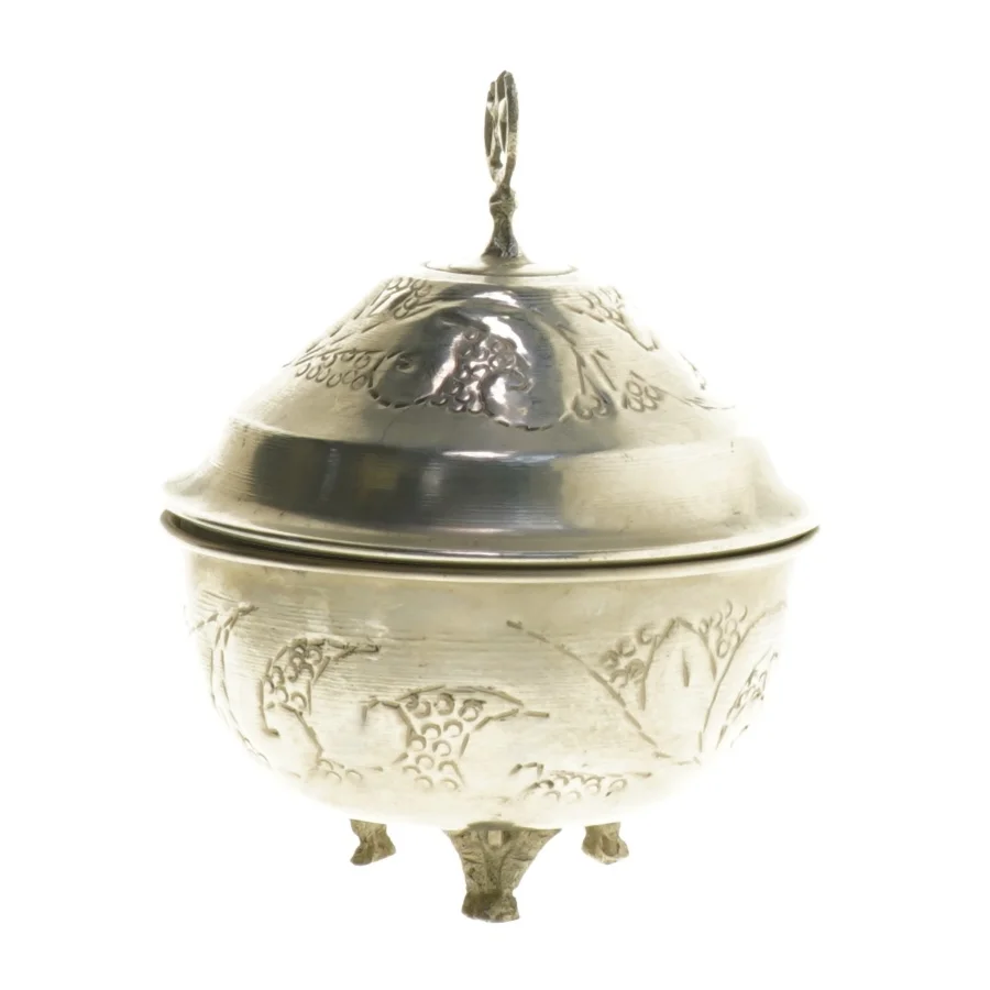 Forgyldt skål med låg og dekorative udskæringer (str. Ø 12 cm)