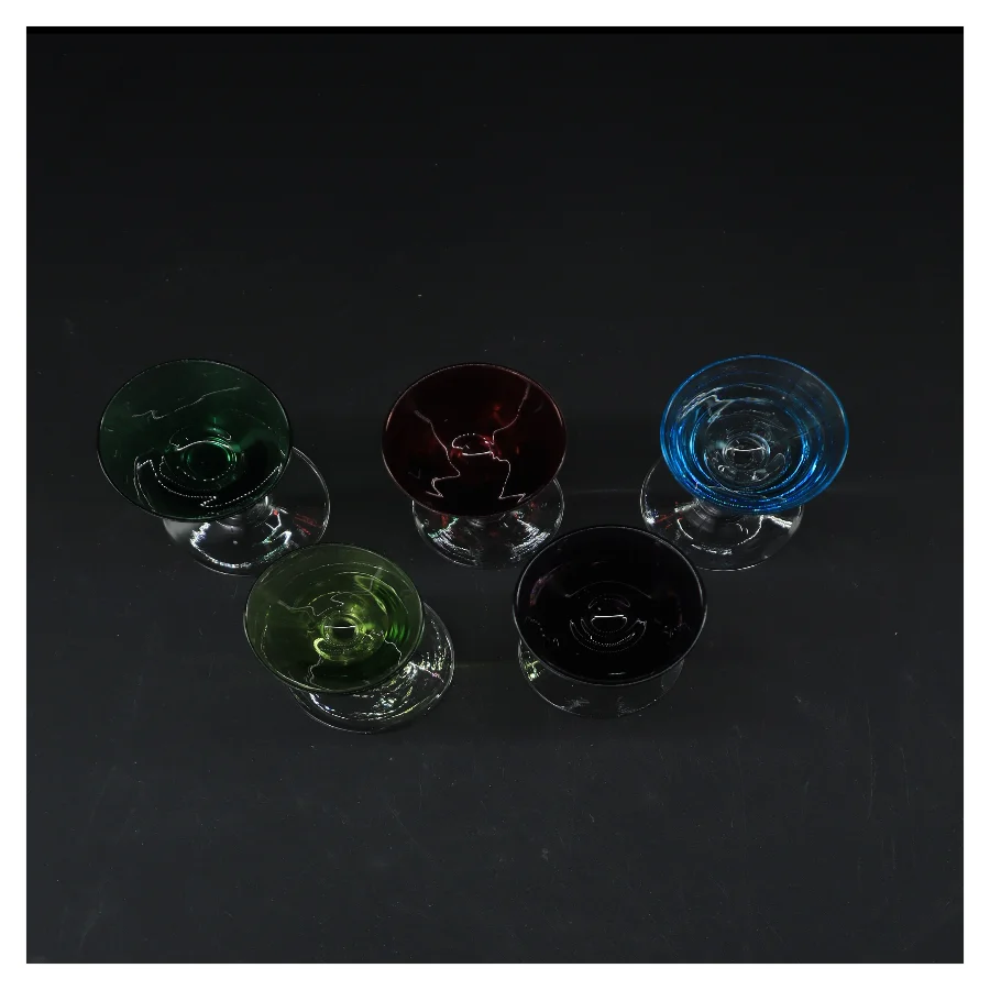 Farvede vinglas (str. 5 styk. ø. 5 cm. længde. 14 cm)