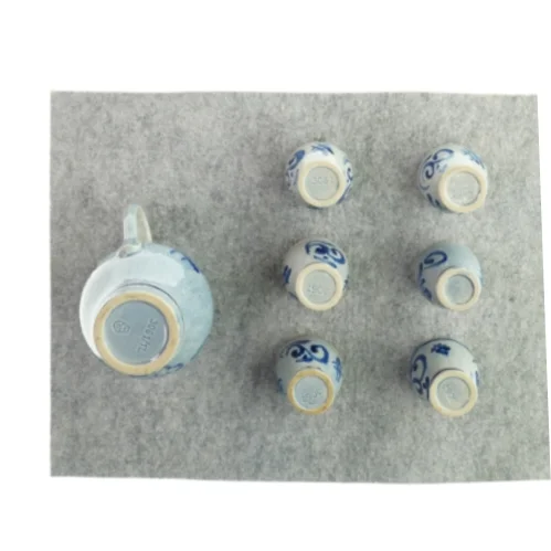 Kande og 6 kopper (str. H 9 og H 20 cm)